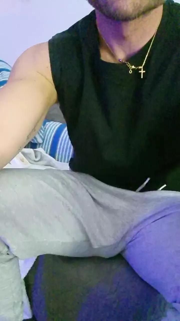 giovan2020 on Cam4 