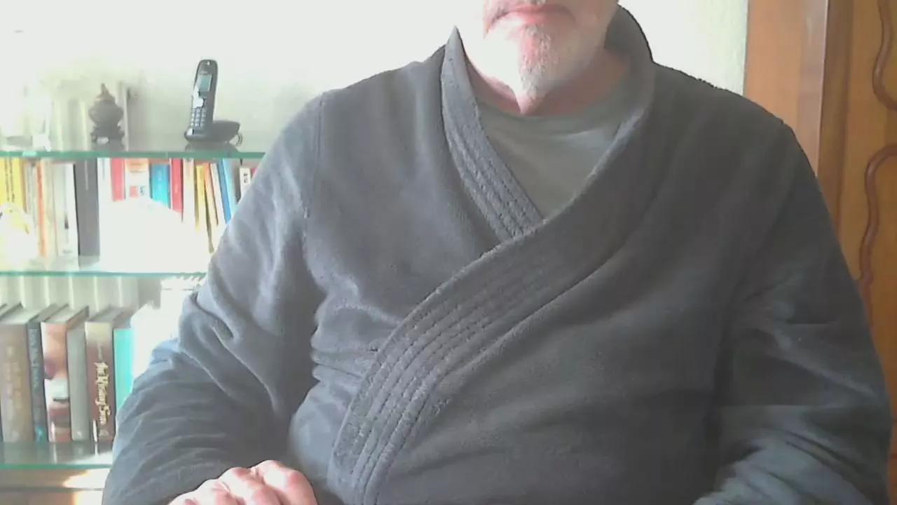 hairybull on Cam4 