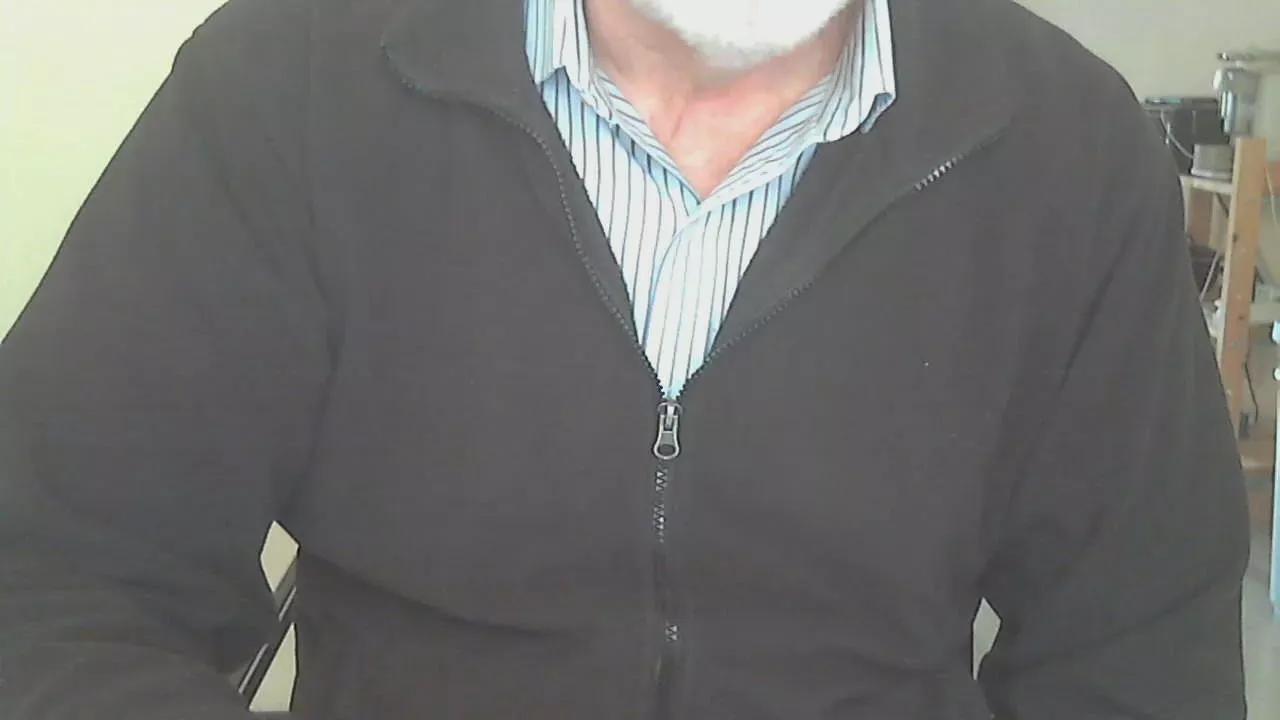 hairybull on Cam4 
