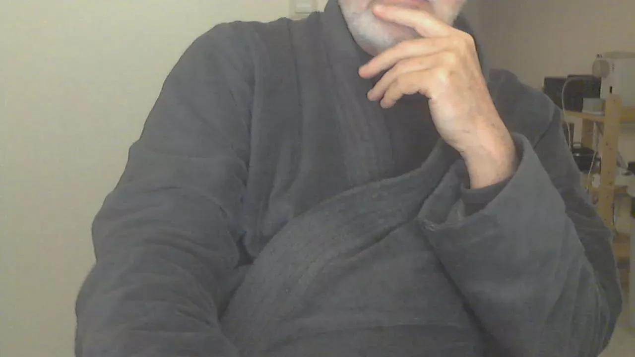 hairybull on Cam4 
