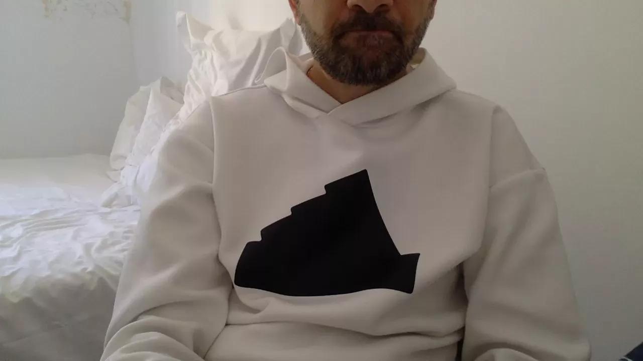 hairyman_981 on Cam4 