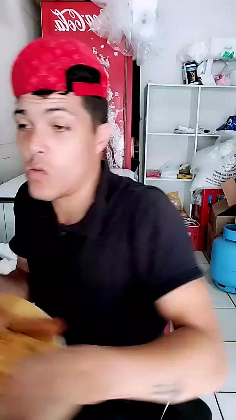 Hanz766 on Cam4 