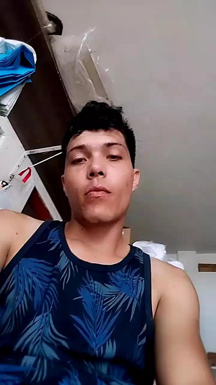 Hanz766 on Cam4 