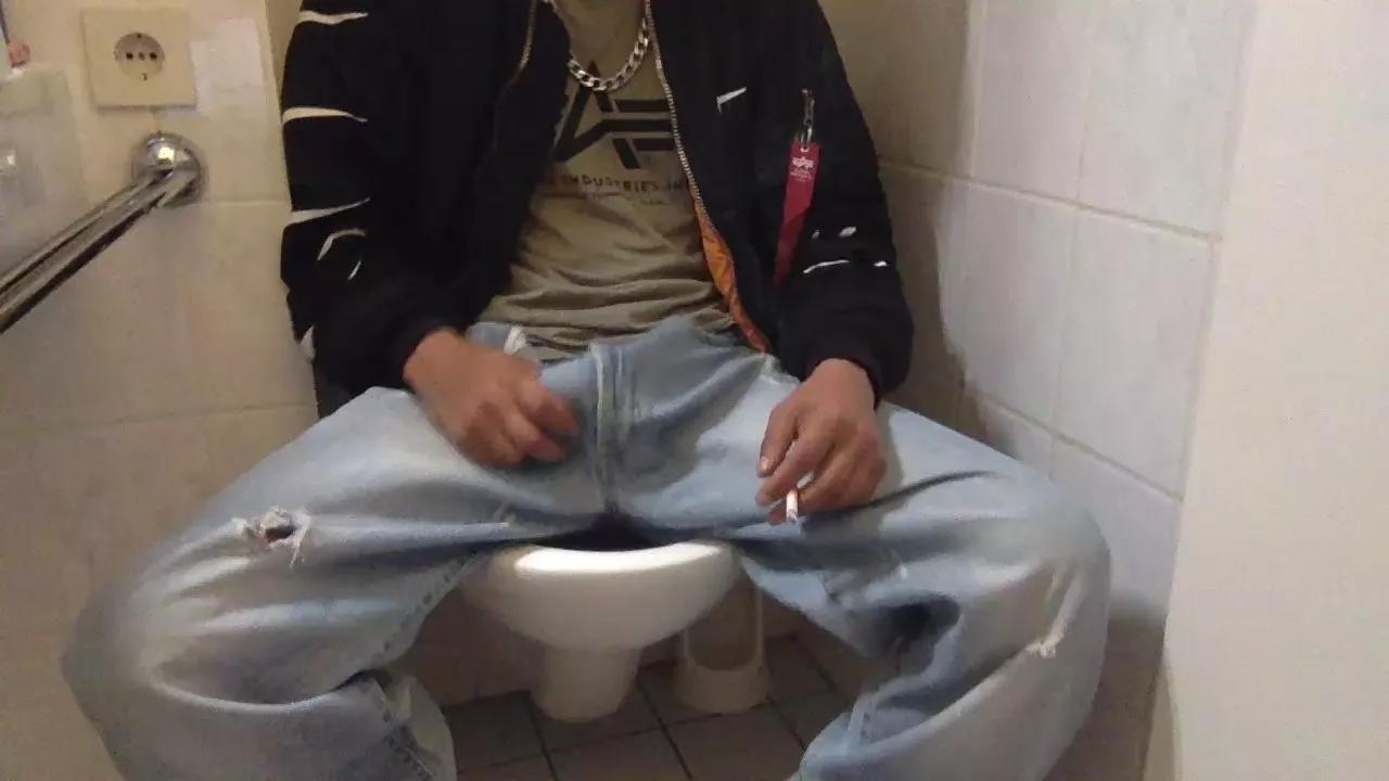 HOTBOY_PROLL on Cam4 