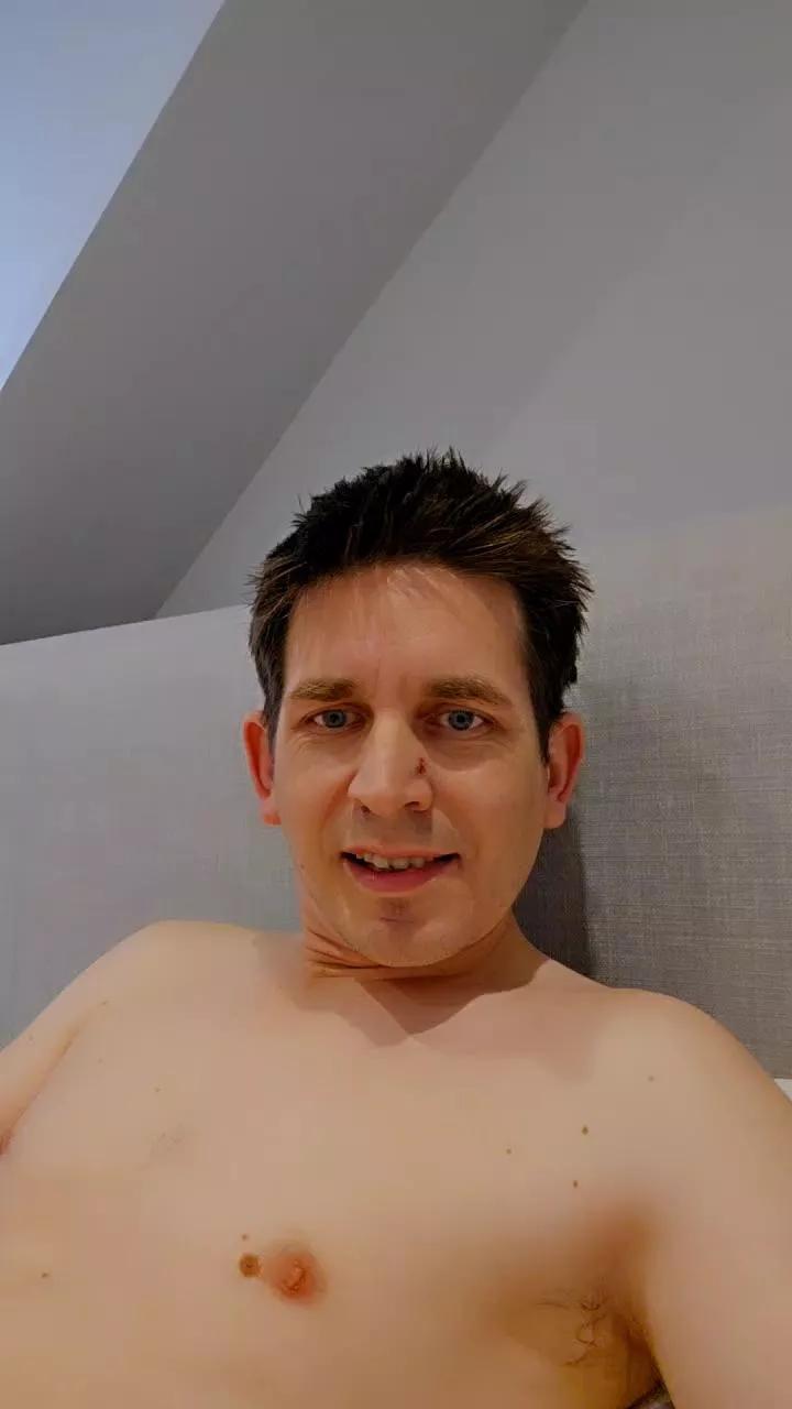 hotstr8boi on Cam4 