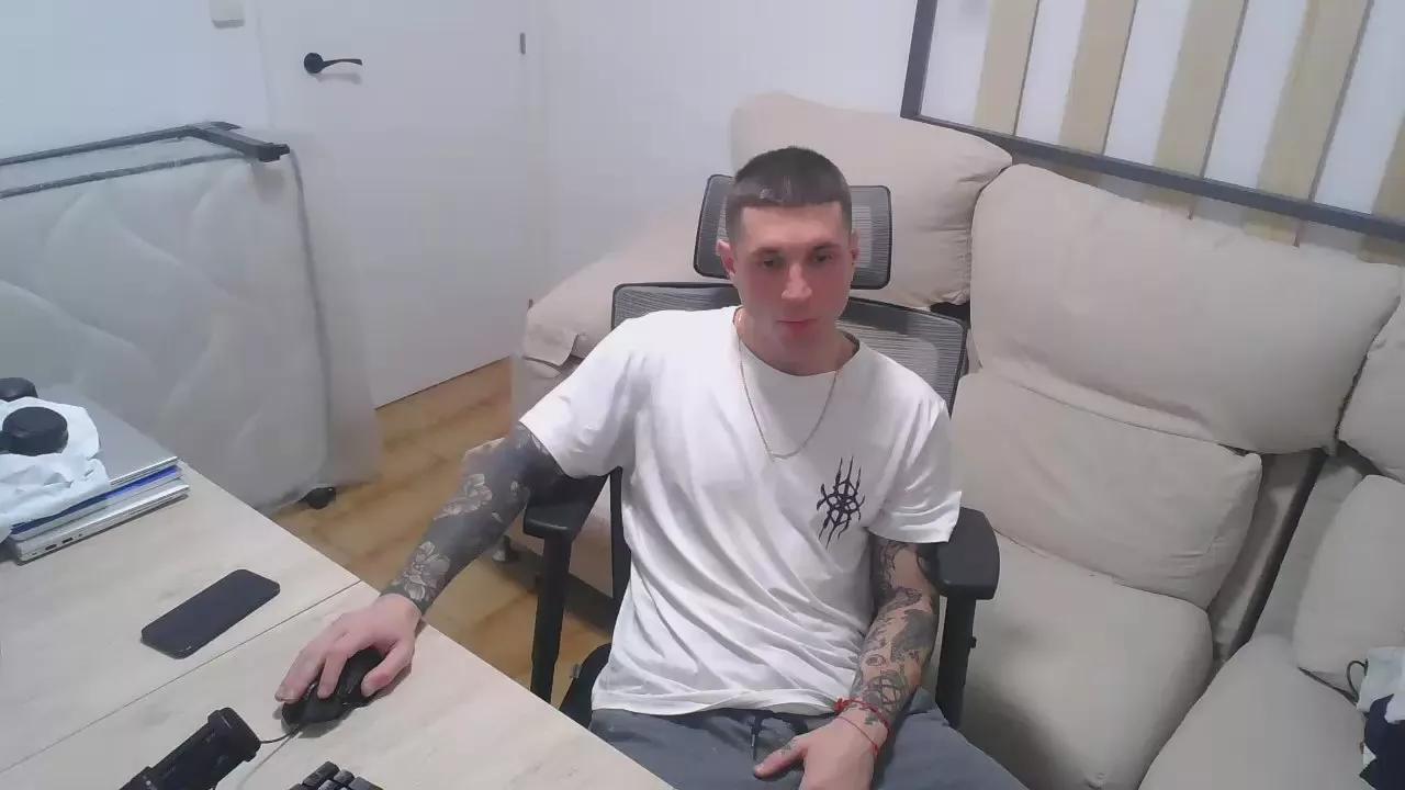 Hunterzito37 on Cam4 