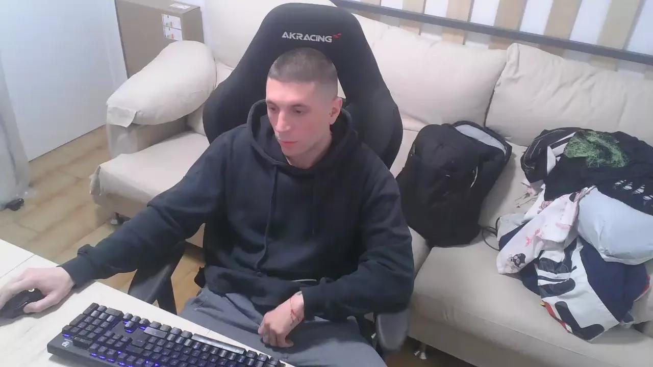 Hunterzito37 on Cam4 