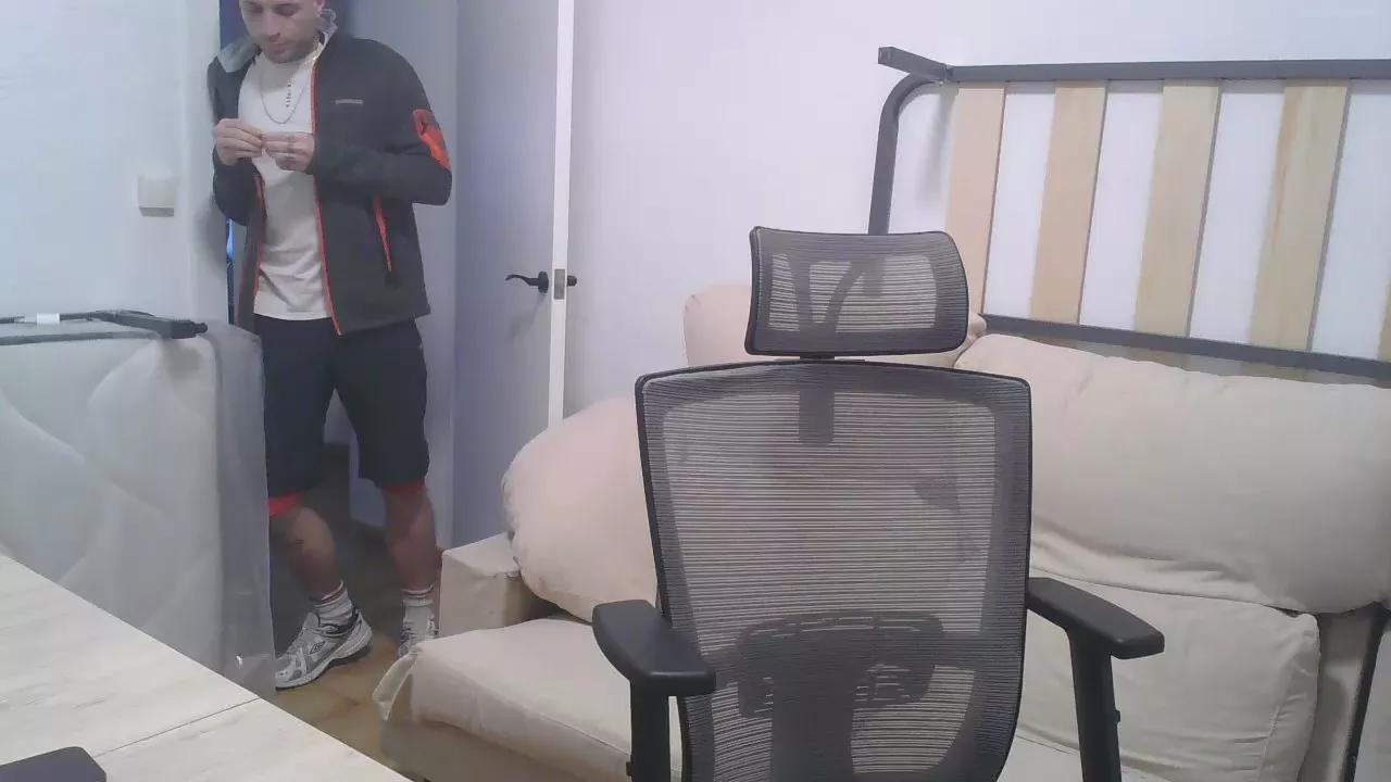 Hunterzito37 on Cam4 