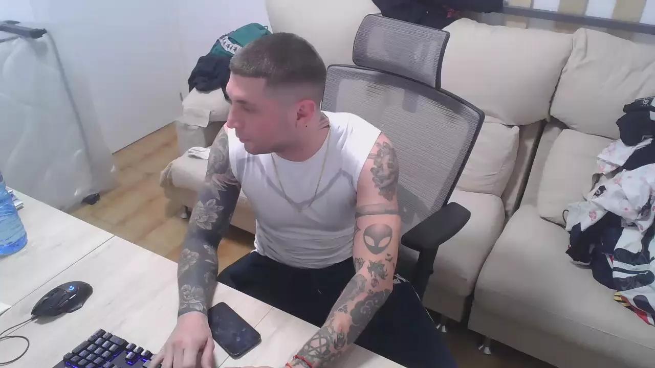Hunterzito37 on Cam4 