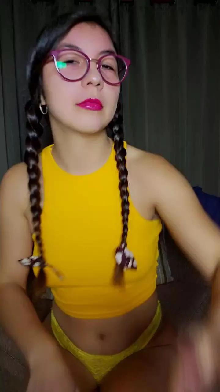 Jaurora on Cam4 