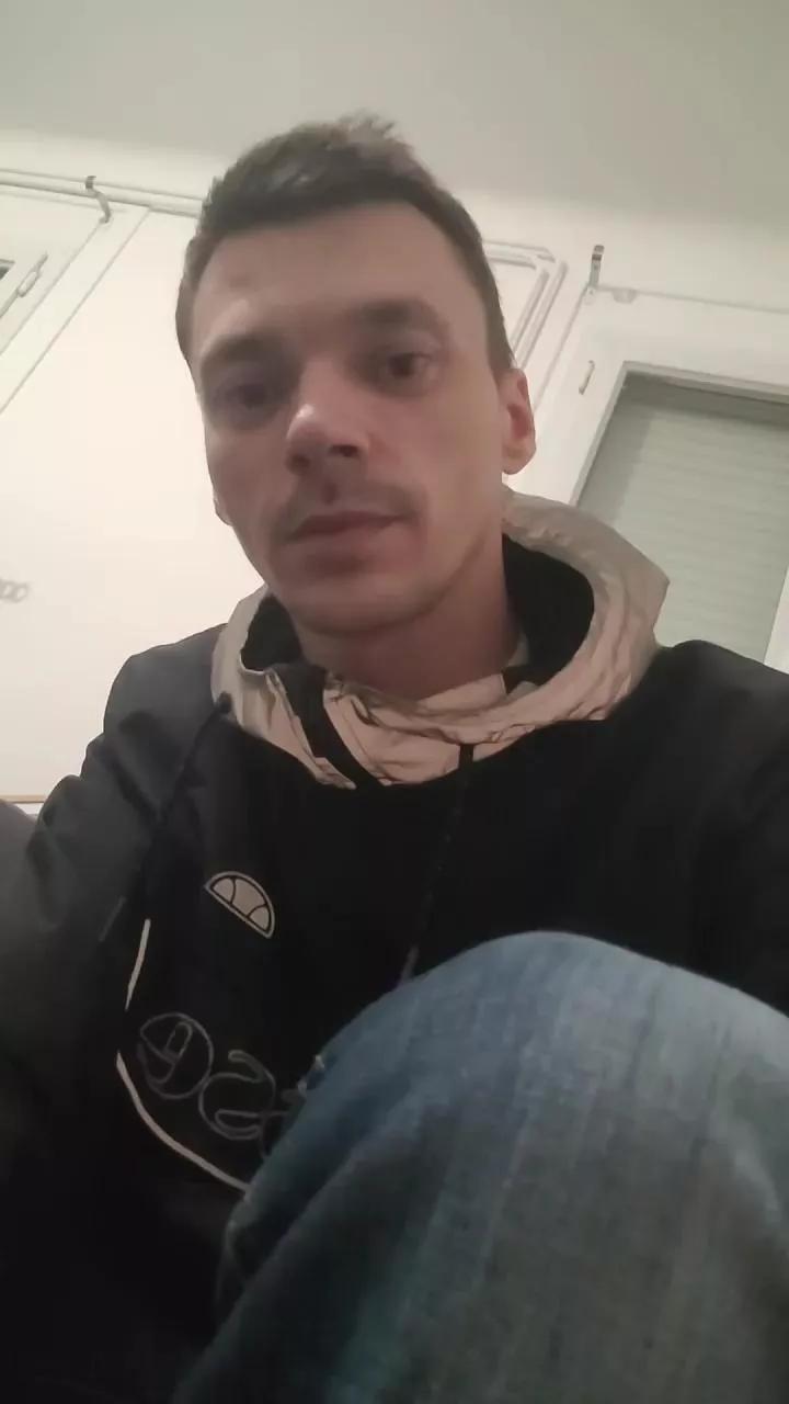 Jerjer42 on Cam4 