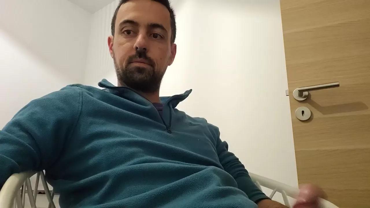 Johnbel96_ on Cam4 