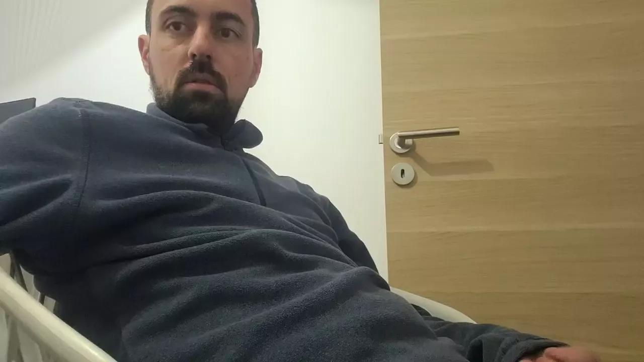 Johnbel96_ on Cam4 