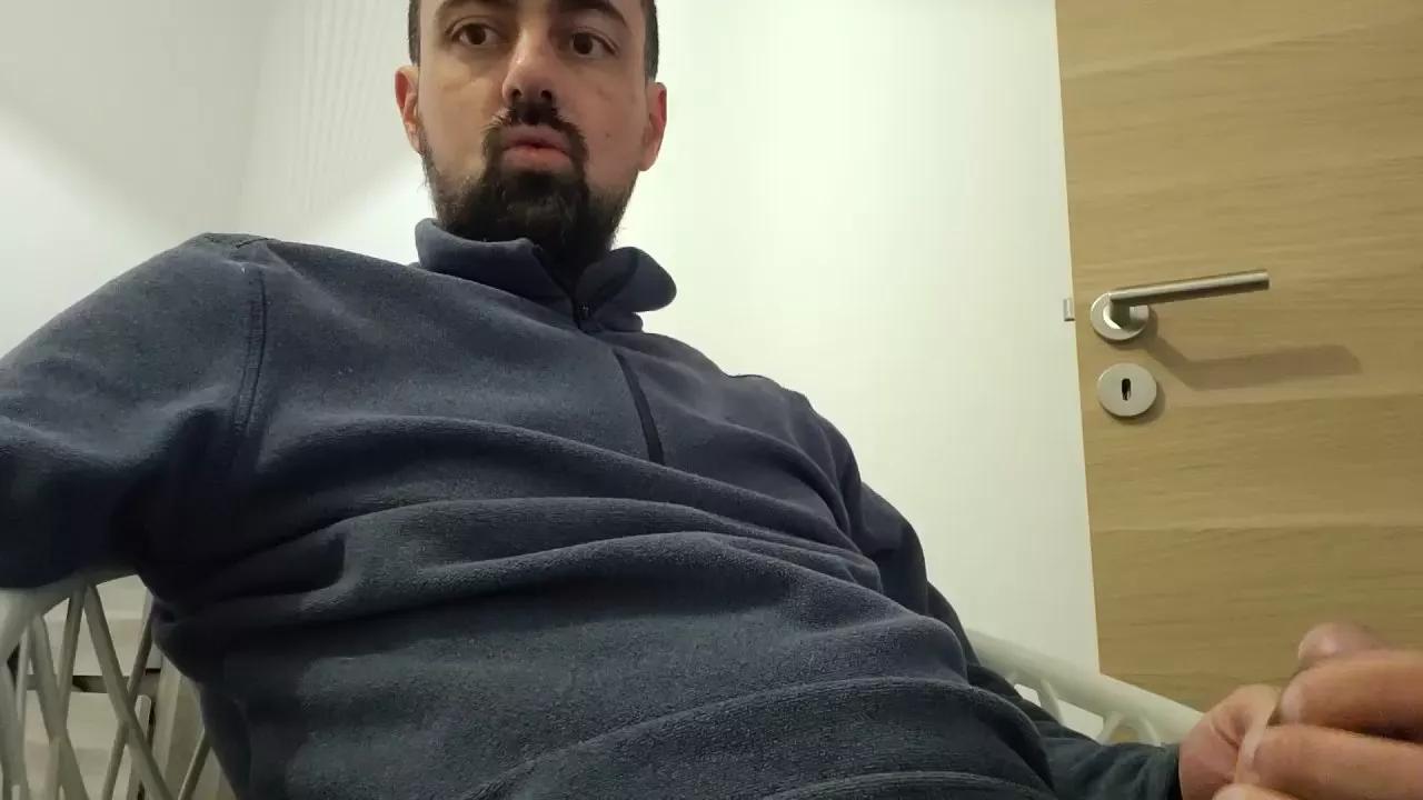 Johnbel96_ on Cam4 