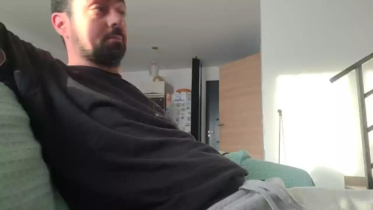 Johnbel96_ on Cam4 