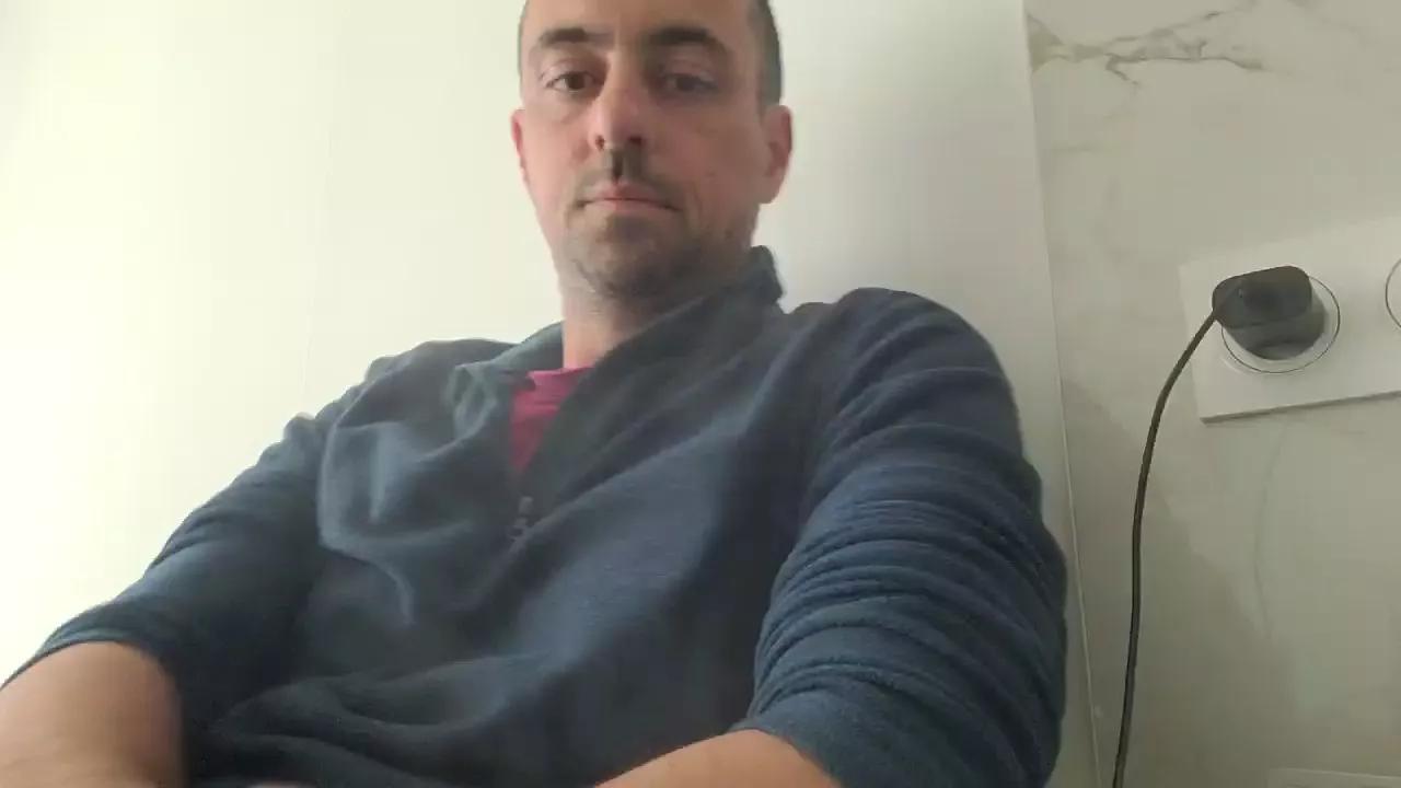 Johnbel96_ on Cam4 