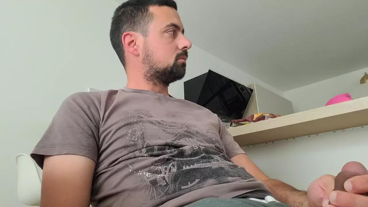 Johnbel96_ on Cam4 