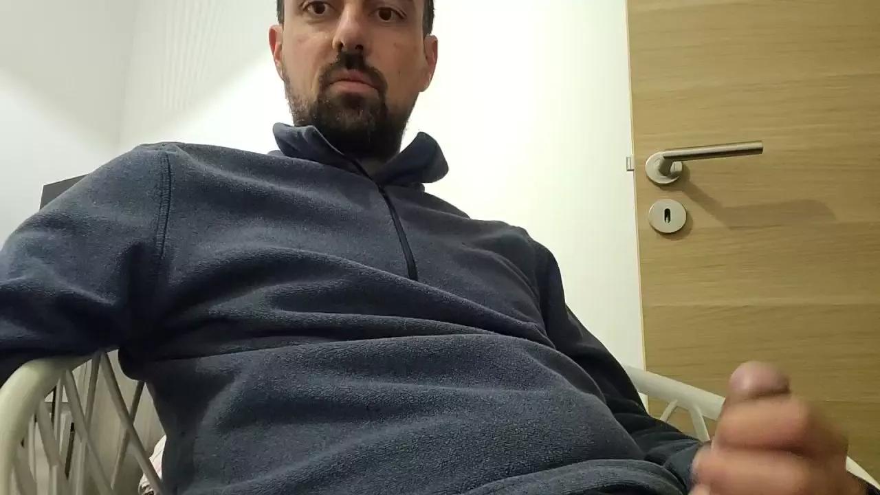 Johnbel96_ on Cam4 
