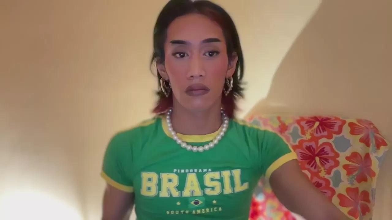 KellyLaDyoda on Cam4 