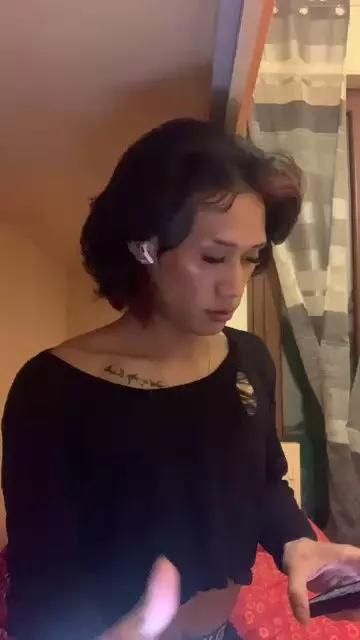 KellyLaDyoda on Cam4 