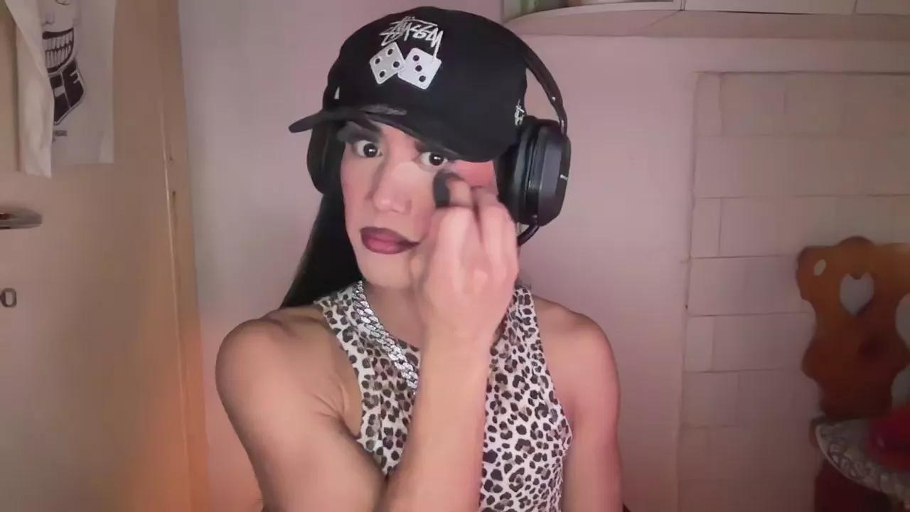 KellyLaDyoda on Cam4 