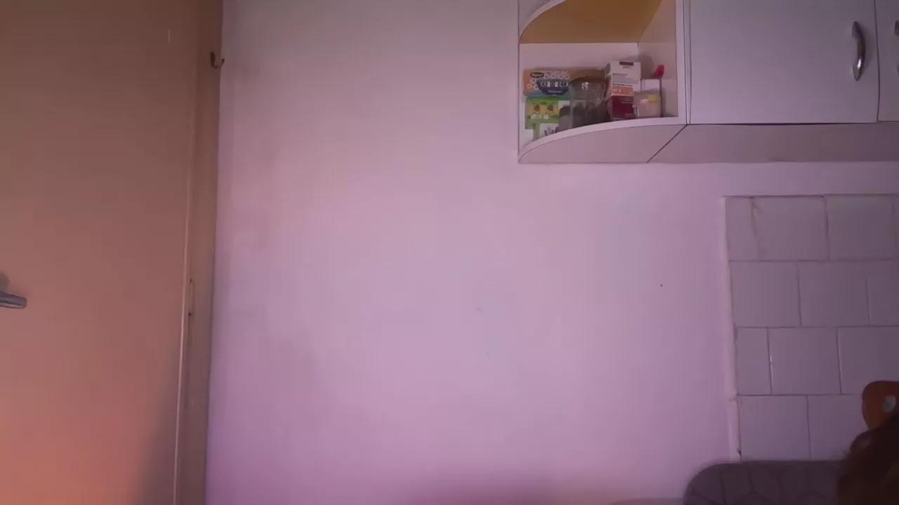 KellyLaDyoda on Cam4 