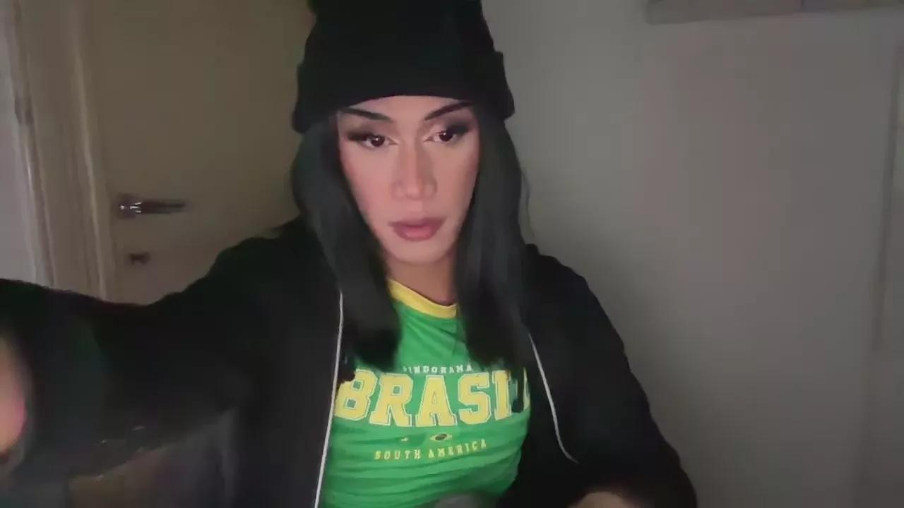 KellyLaDyoda on Cam4 