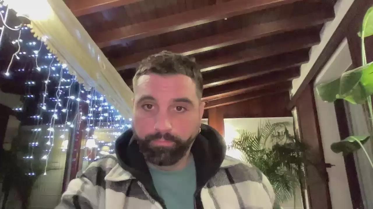 kinderbueno35 on Cam4 