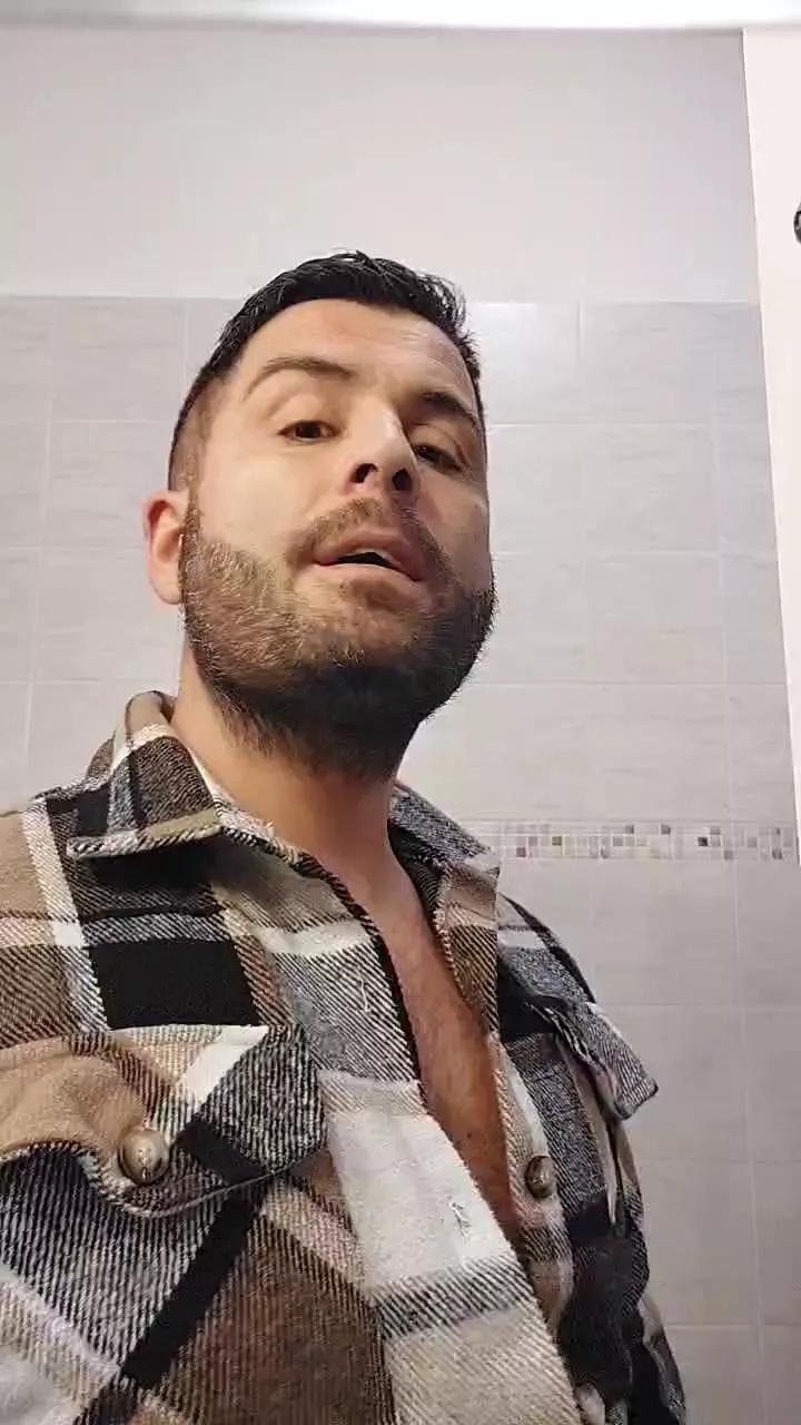 Kingbull1900 on Cam4 