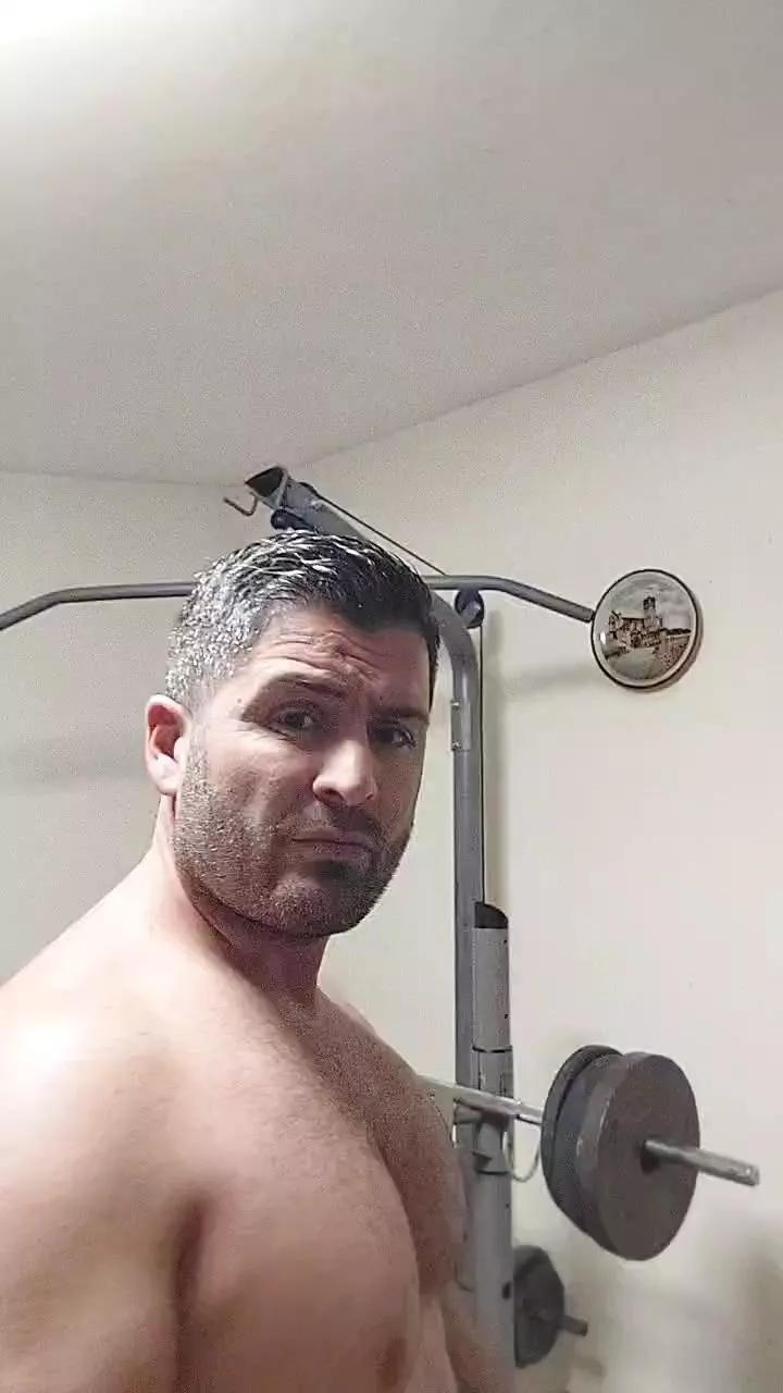 Kingbull1900 on Cam4 