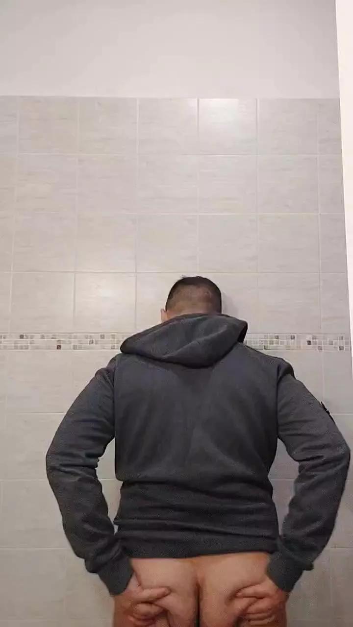 Kingbull1900 on Cam4 