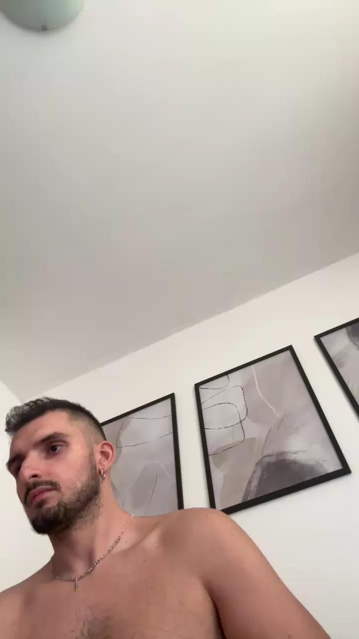 Kingg6969 on Cam4 