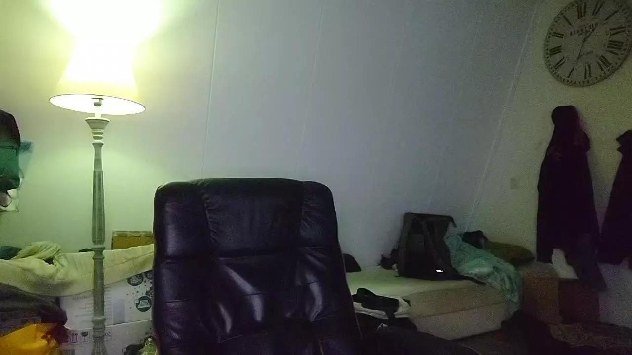 Kinky_Play on Cam4 