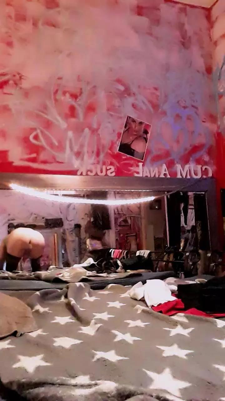 LadyCross_hot on Cam4 