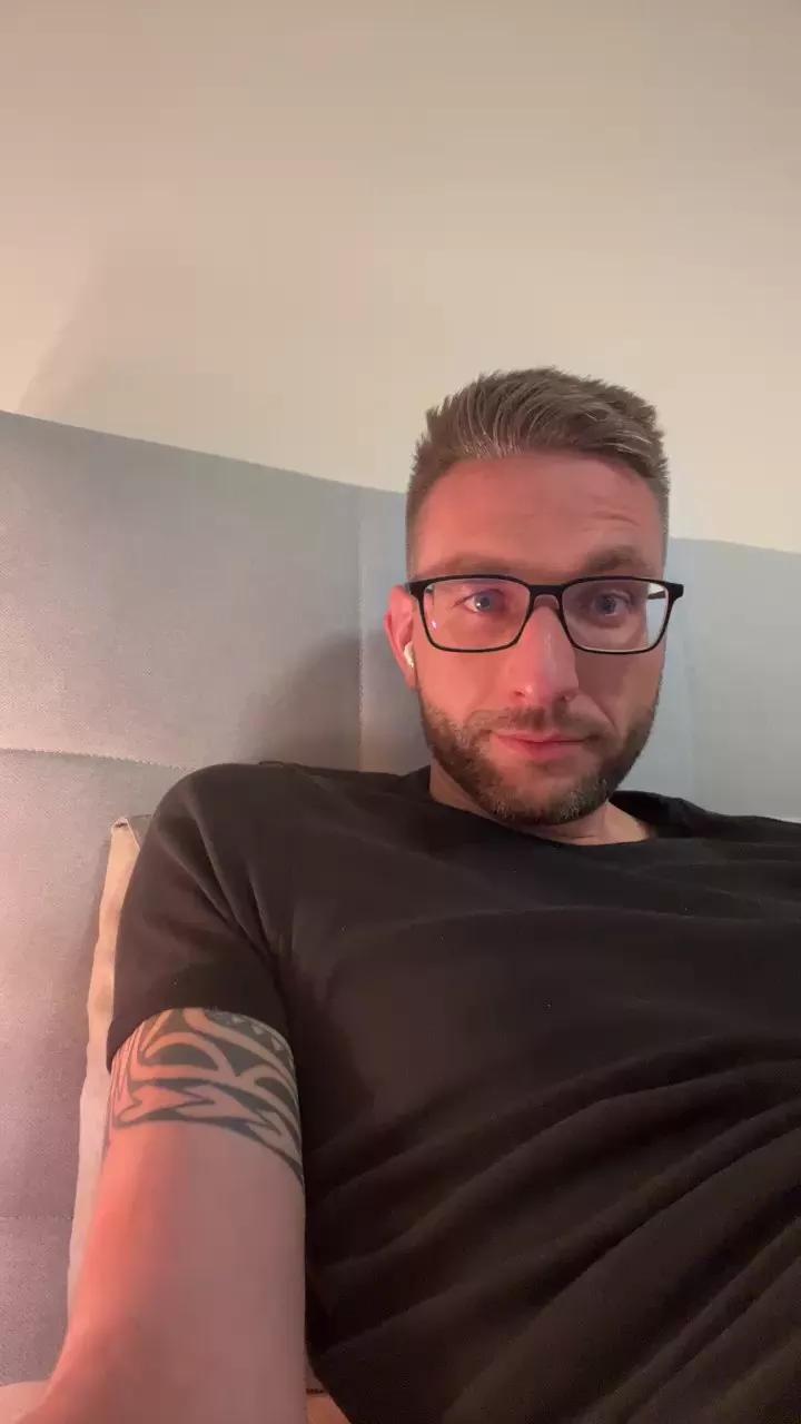 LaryFlint on Cam4 