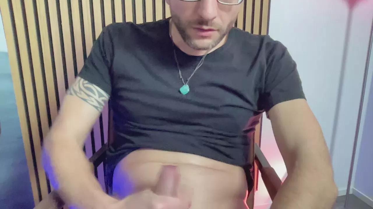 LaryFlint on Cam4 