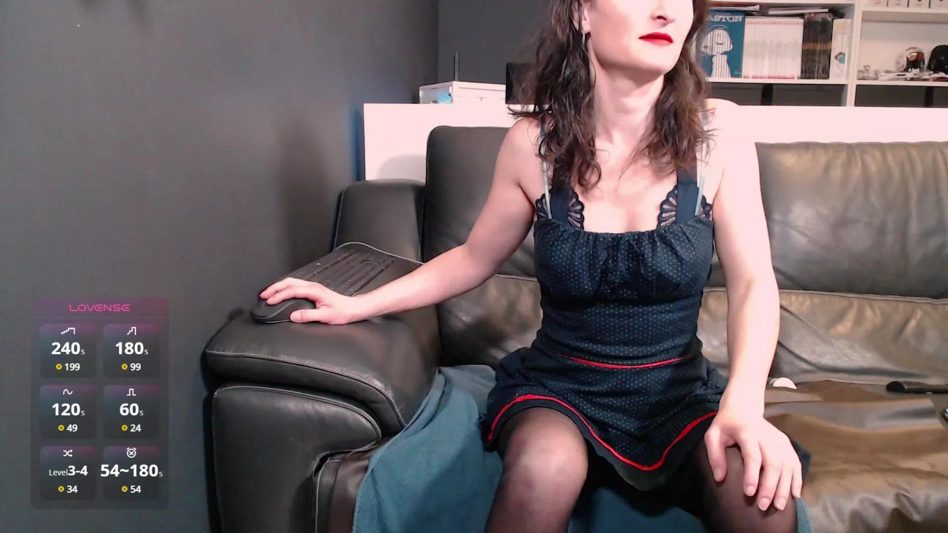Lili_Bertine on Cam4 