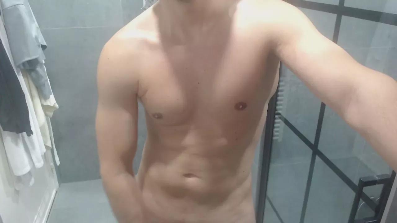 Loverboyy023 on Cam4 