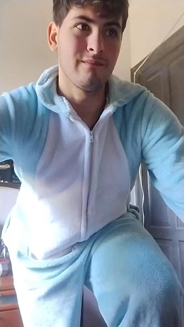 Lucas_Pink1 on Cam4 