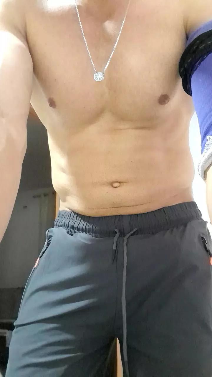 MACHO_PUTO33 on Cam4 