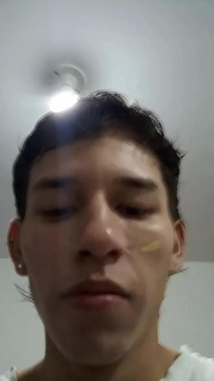 Magig_axel on Cam4 