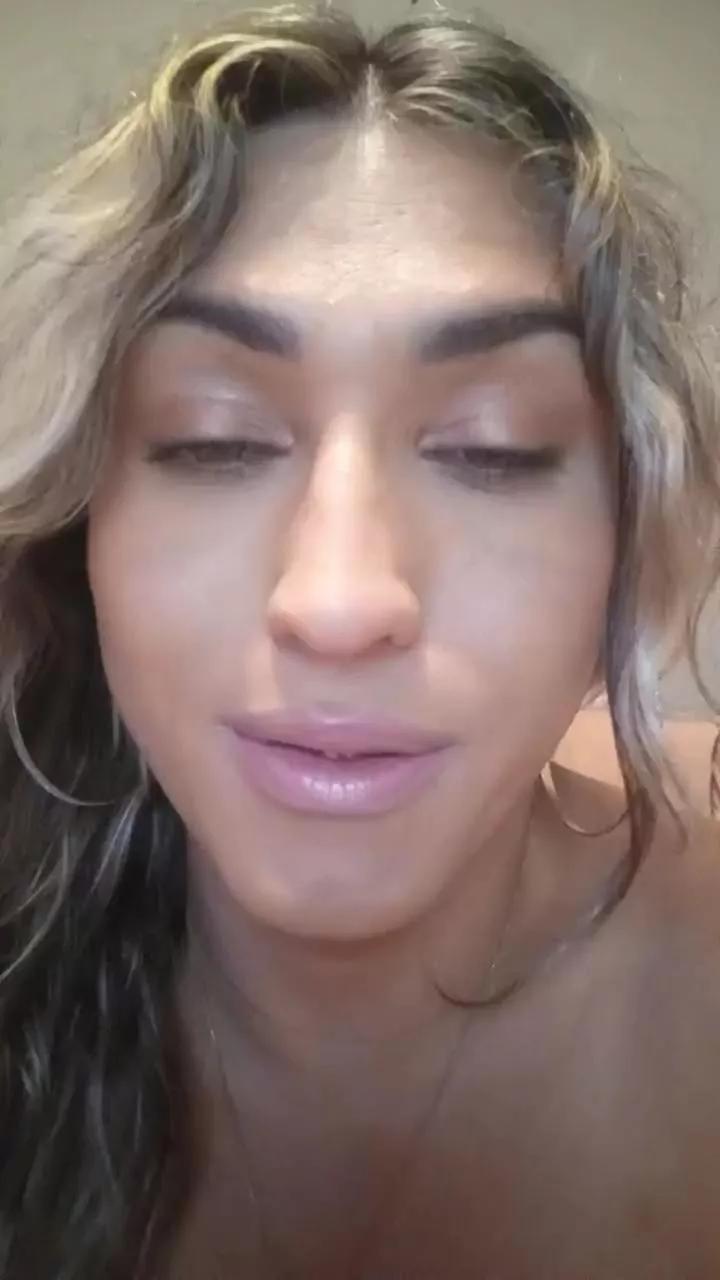 mariana105 on Cam4 
