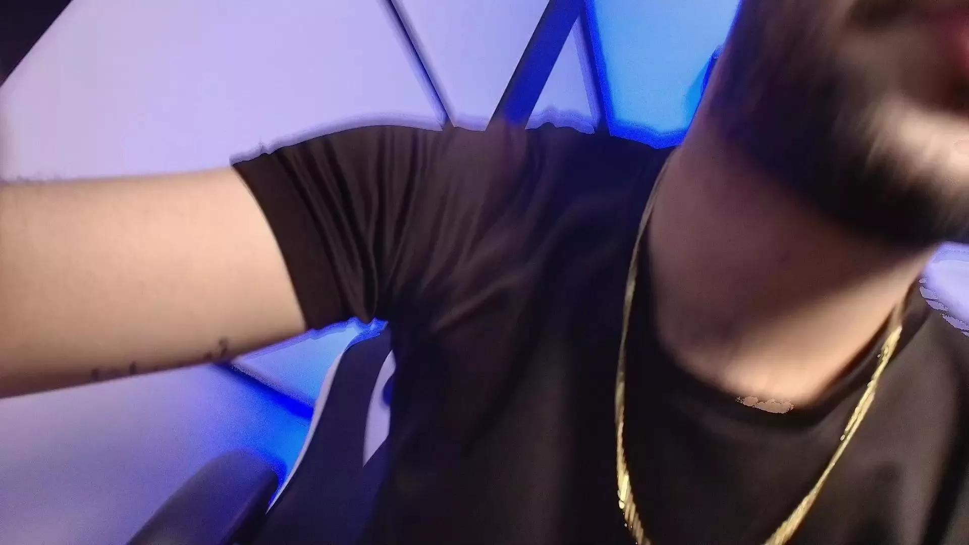 MaximusDicks on Cam4 
