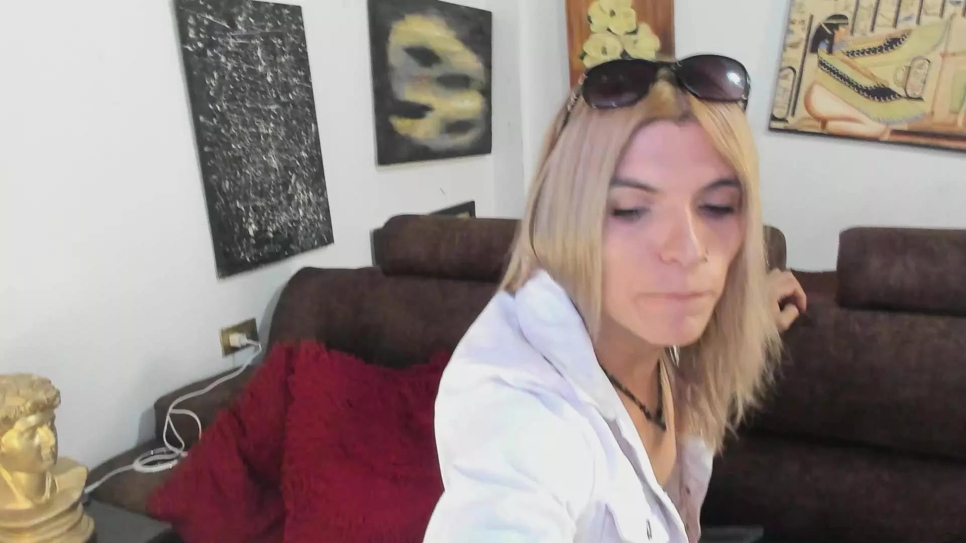 model223 on Cam4 