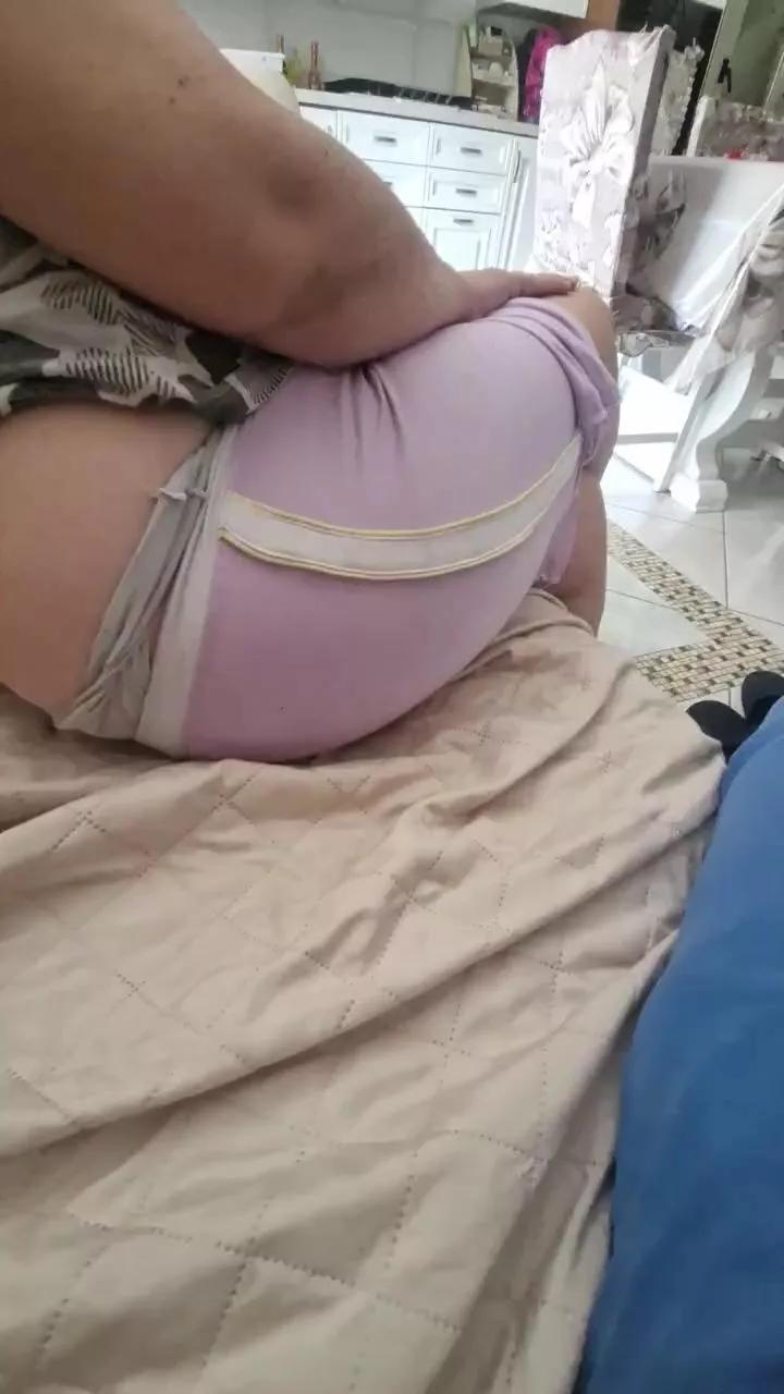 Monella52 on Cam4 