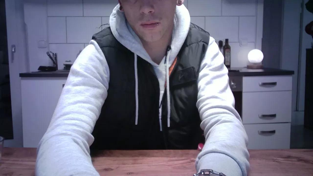 MrGeiZ2512 on Cam4 