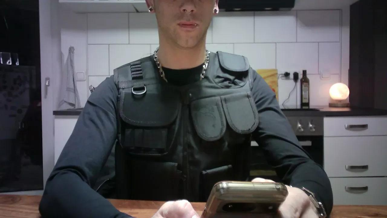 MrGeiZ2512 on Cam4 
