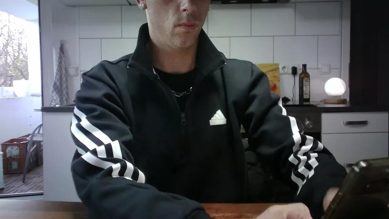 MrGeiZ2512 on Cam4 