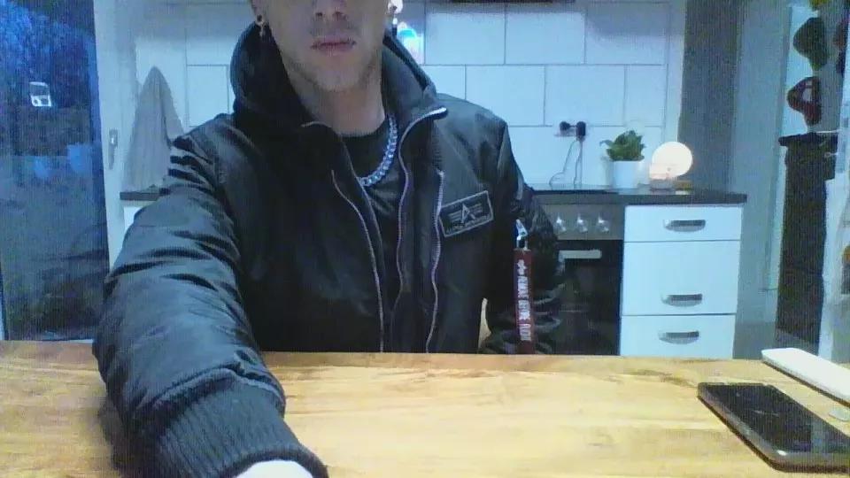 MrGeiZ2512 on Cam4 