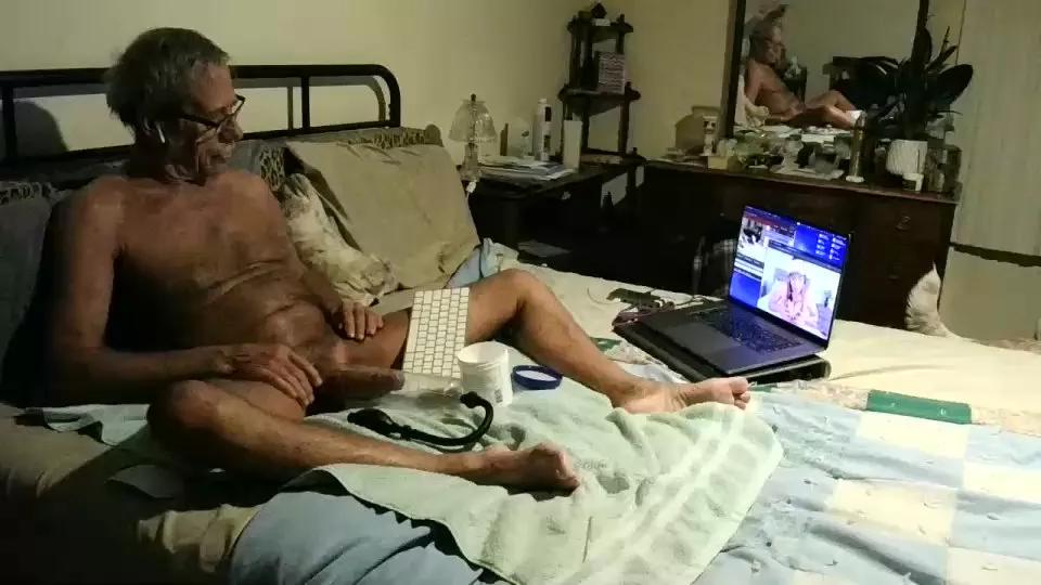 mrtease54 on Cam4 